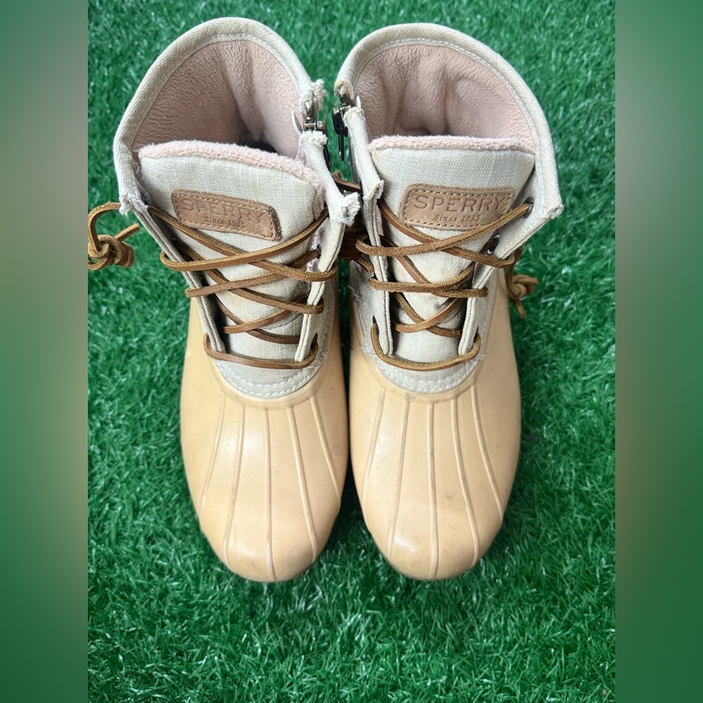 Sperry Women’s Beige and Brown saltwater Boots Size 7.5